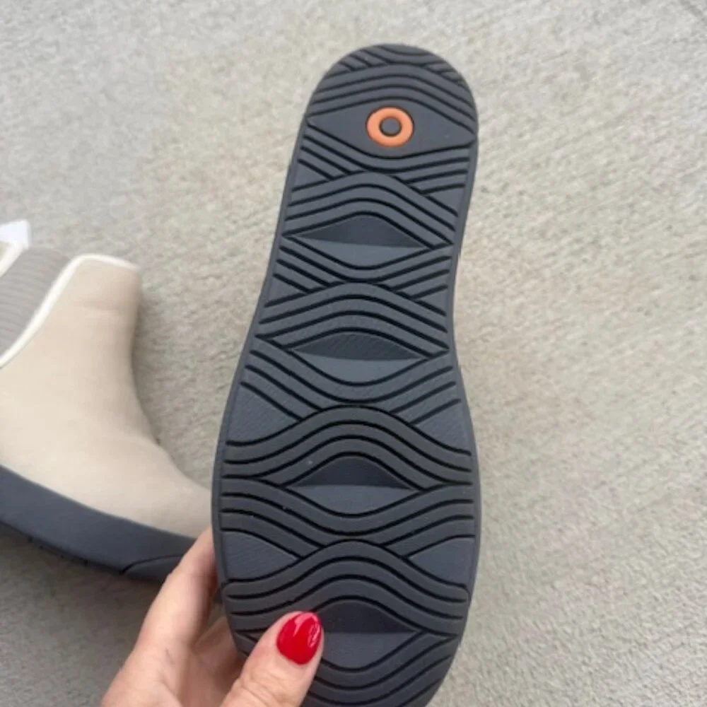 Bogs kicker chelsea boots new no box